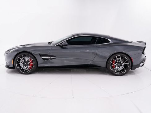 Used 2025 Aston Martin Vanquish RWD image 2