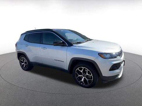 Used 2025 Jeep Compass Limited AWD/4WD image 3