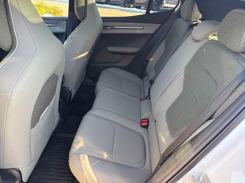 Certified 2025 Volvo EX30 Plus w/ Protection Package Premier image 9