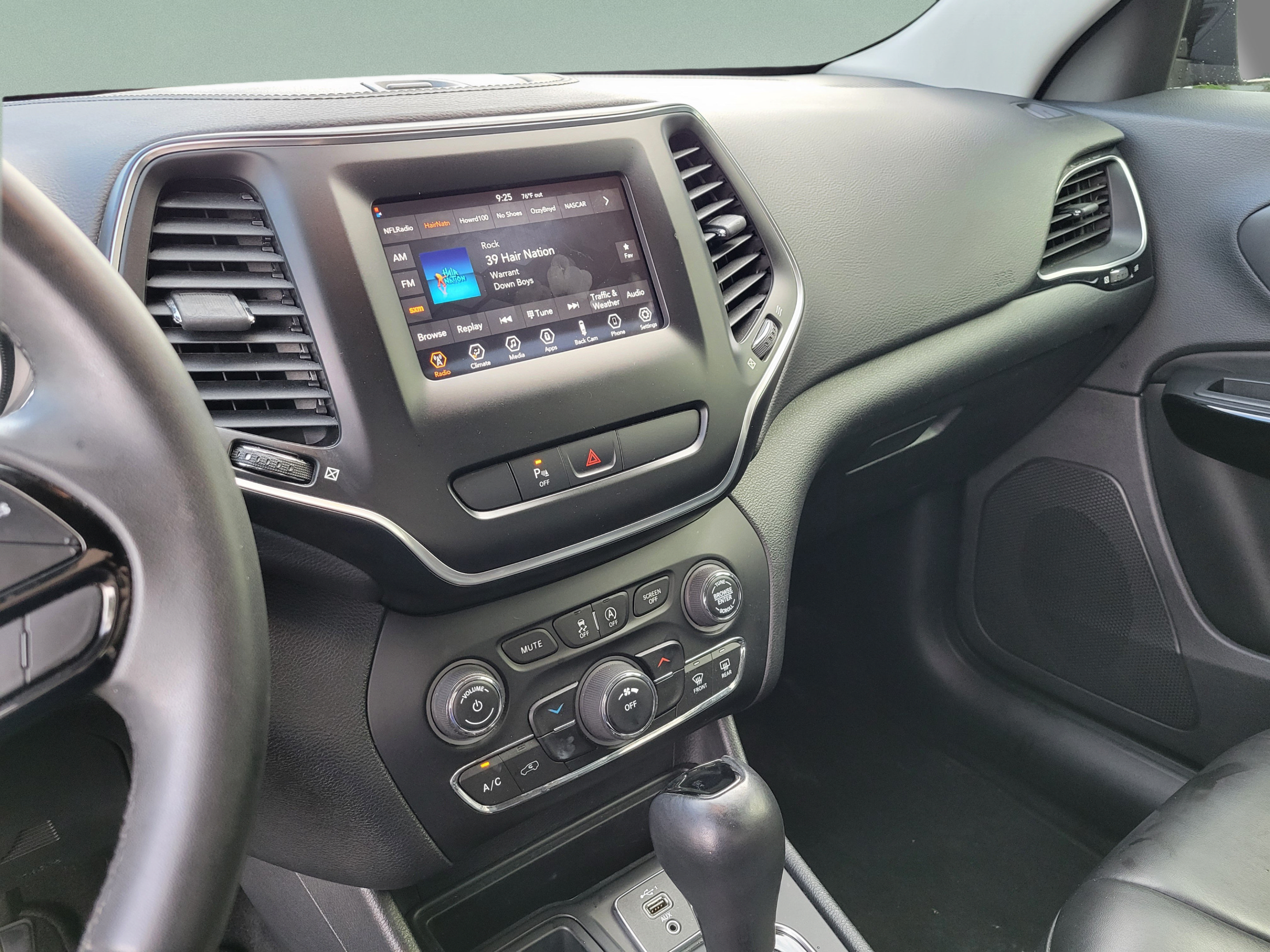 Used 2020 Jeep Cherokee Latitude Plus FWD image 25
