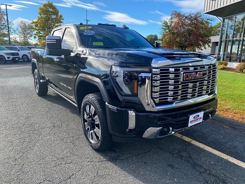 Used 2024 GMC Sierra 2500 Denali w/ Denali Reserve Package AWD/4WD image 3