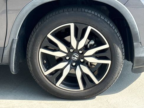 Used 2019 Honda Pilot Touring image 11