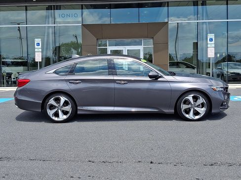 Used 2019 Honda Accord Touring image 7