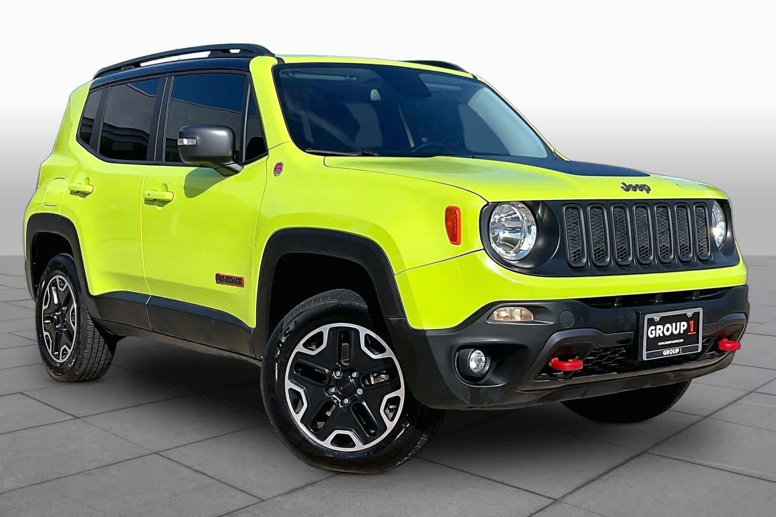 Used 2017 Jeep Renegade Trailhawk w/ Premium Trailhawk Package AWD/4WD image 3
