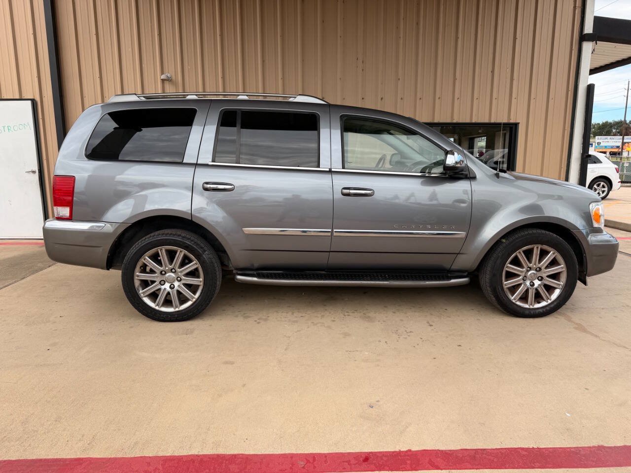 Used 2008 Chrysler Aspen Limited AWD/4WD image 1