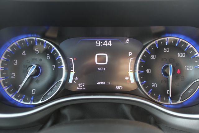 Used 2025 Chrysler Pacifica Select FWD image 17