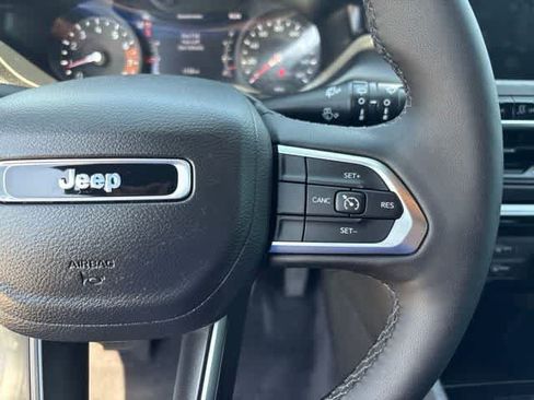 Used 2026 Jeep Compass Latitude AWD/4WD image 13