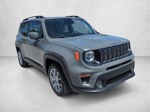 Used 2020 Jeep Renegade Latitude w/ Safety & Security Group II FWD image 3