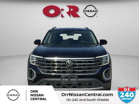 Used 2025 Volkswagen Atlas SE AWD/4WD image 2