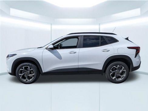 Used 2024 Chevrolet Trax LT w/ Driver Confidence Package image 2