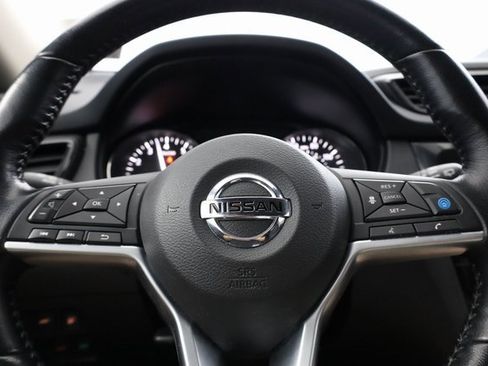 Used 2020 Nissan Rogue SV w/ Premium Package image 16