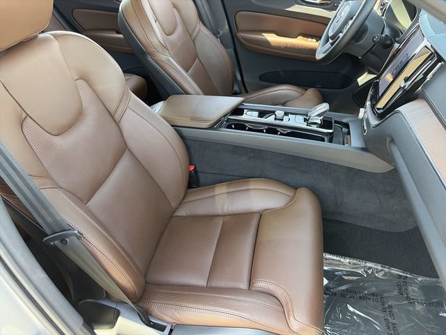 Certified 2025 Volvo XC60 T8 Ultra w/ Protection Package Premier AWD/4WD image 11