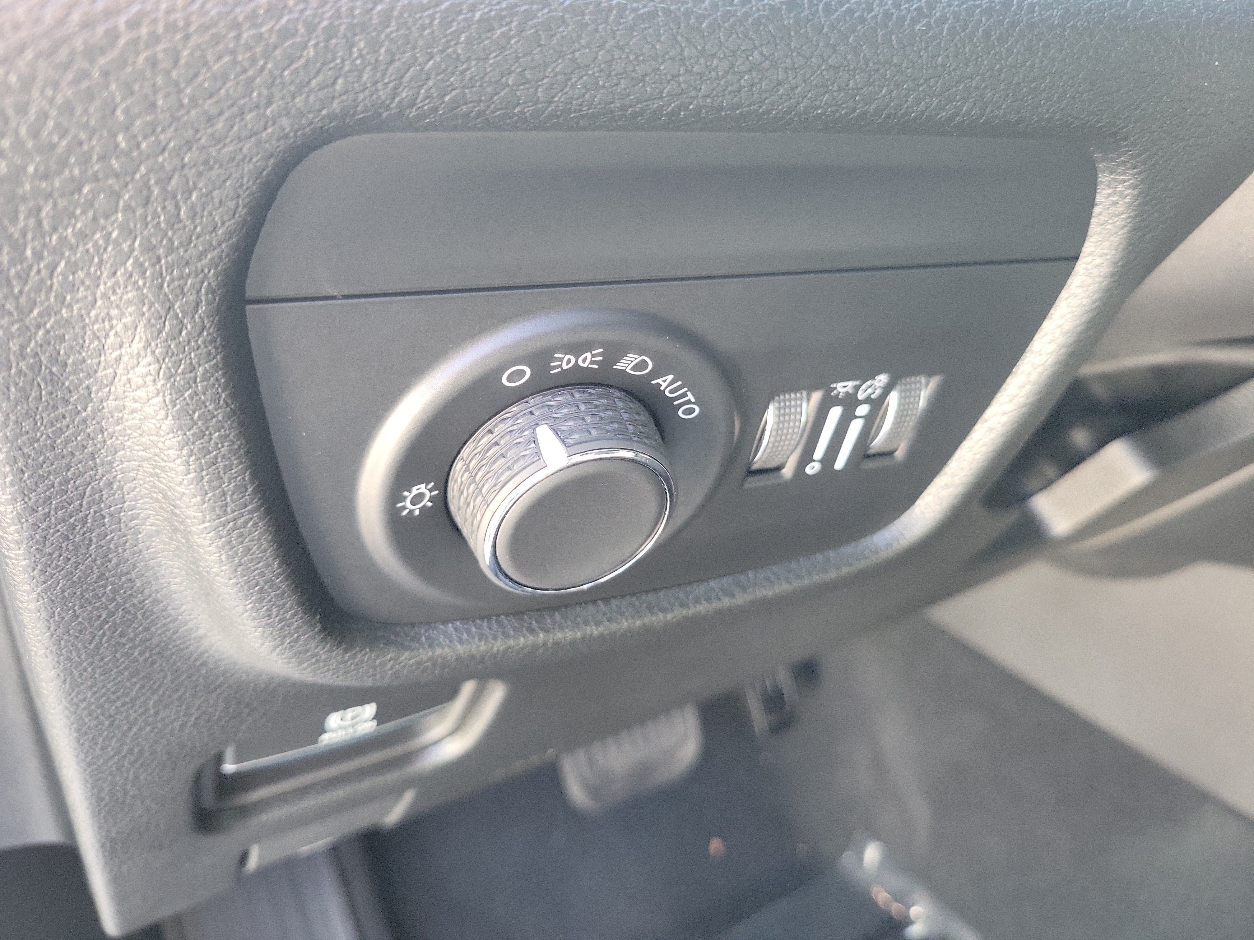 Used 2025 Jeep Grand Cherokee Laredo w/ MOPAR Finishing Package AWD/4WD image 24