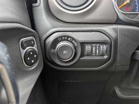 Used 2018 Jeep Wrangler Sport S image 34