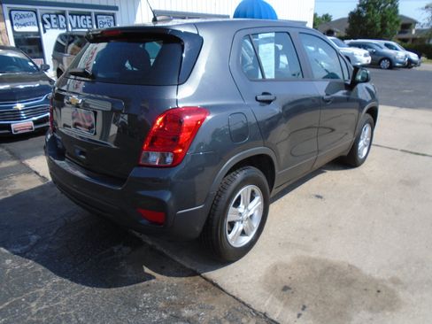 Used 2019 Chevrolet Trax LS AWD/4WD image 2