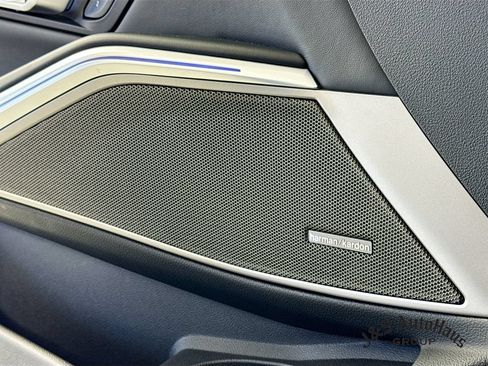 Used 2021 BMW M3 w/ M Carbon Exterior Package RWD image 25