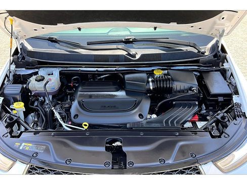 Certified 2024 Chrysler Pacifica Touring-L FWD image 55