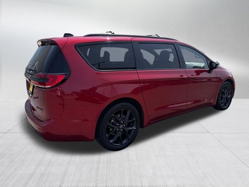 Used 2025 Chrysler Pacifica Limited FWD image 7