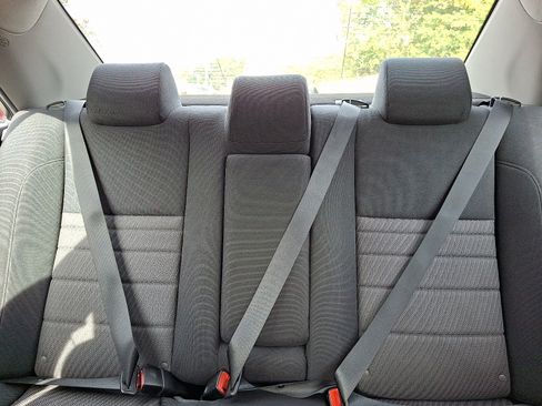 Used 2015 Toyota Camry LE image 19
