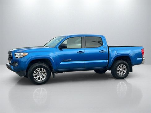 Used 2017 Toyota Tacoma SR5 image 8