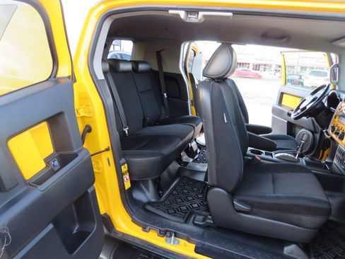 Used 2007 Toyota FJ Cruiser 2WD image 25