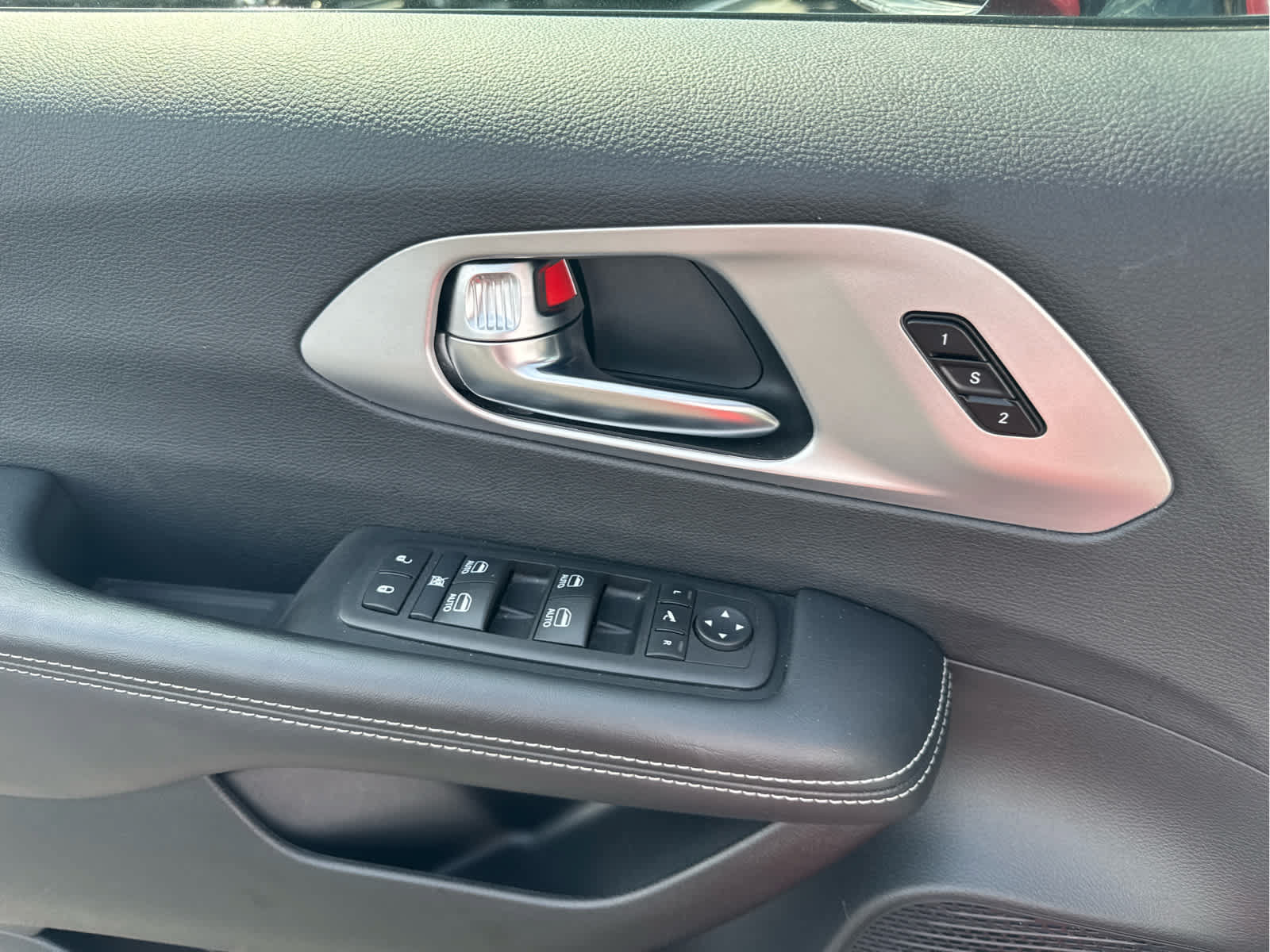 Used 2026 Chrysler Pacifica Limited w/ S Appearance Package FWD image 28