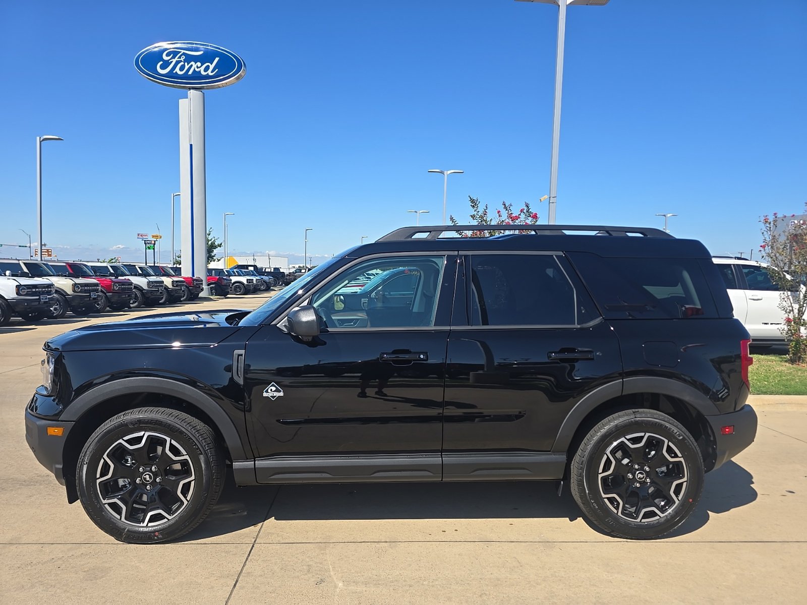 New 2026 Ford Bronco Sport Outer Banks w/ Outer Banks Tech Package+ AWD/4WD image 2
