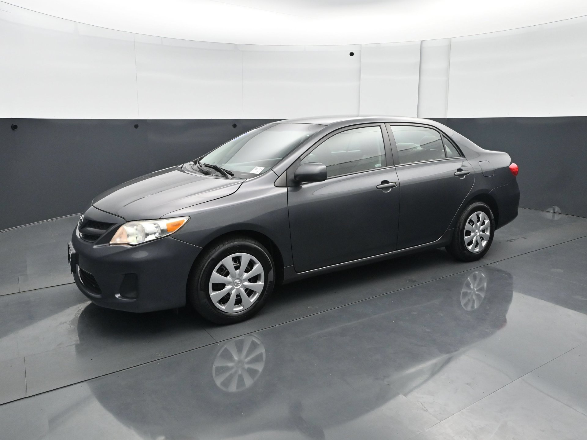 Used 2011 Toyota Corolla LE FWD image 2