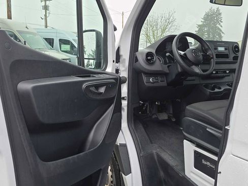 Used 2025 Mercedes-Benz Sprinter 2500 image 20