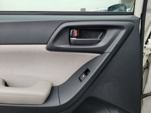 Used 2016 Subaru Forester 2.5i Premium image 12