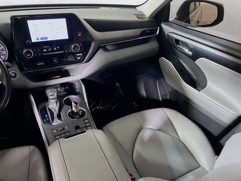Certified 2024 Toyota Highlander XLE AWD/4WD image 20