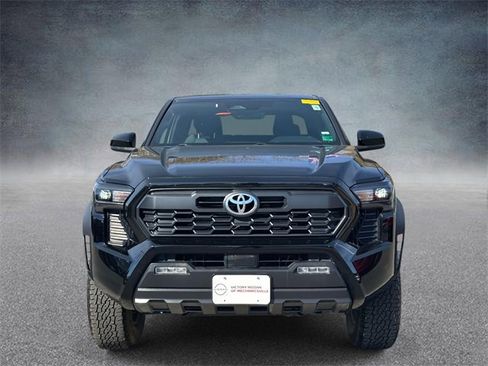 Used 2024 Toyota Tacoma TRD Off-Road image 6