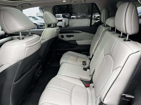 Used 2023 Honda Pilot Elite image 12