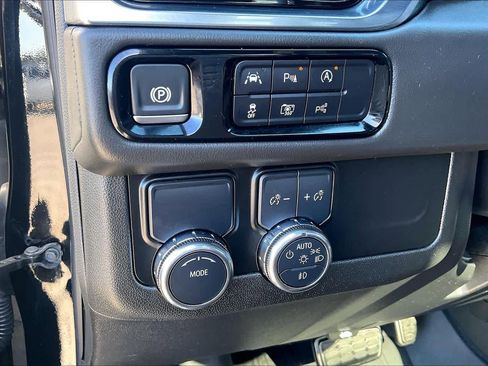 Certified 2025 GMC Yukon Elevation w/ Technology Package image 13