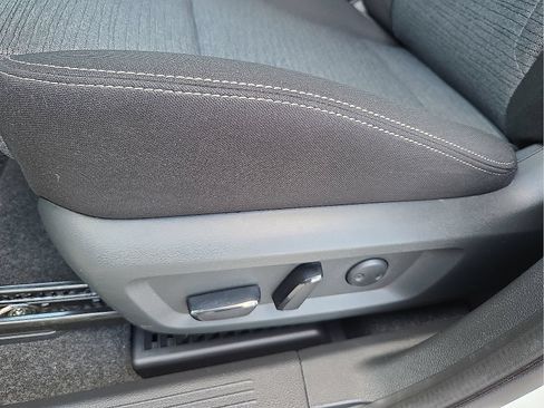 Used 2023 Nissan Rogue SV AWD/4WD image 14