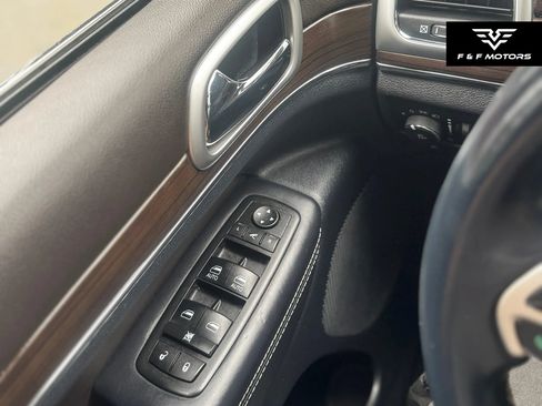 Used 2014 Jeep Grand Cherokee Overland AWD/4WD image 27