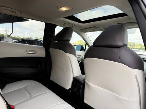 Used 2024 Toyota Corolla Cross XLE w/ Convenience Package image 24