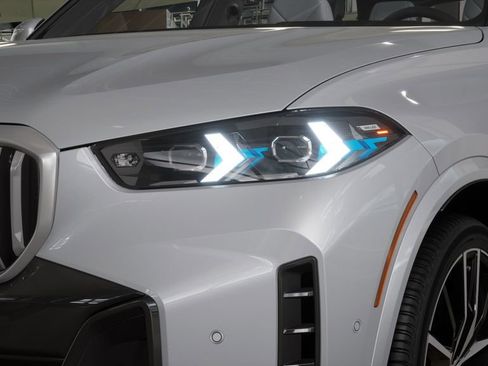 Used 2026 BMW X5 sDrive40i w/ M Sport Package RWD image 32