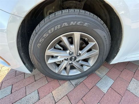 Used 2020 Kia Optima LX image 9
