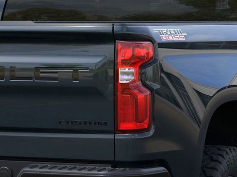 New 2026 Chevrolet Silverado 1500 Custom Trail Boss w/ LPO, Dark Essentials Package AWD/4WD image 11