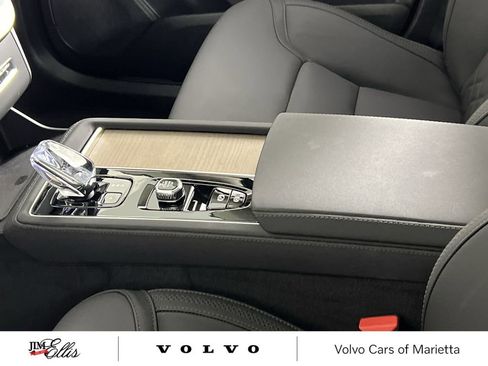 Used 2025 Volvo XC90 B5 Core w/ Protection Package Premier image 21