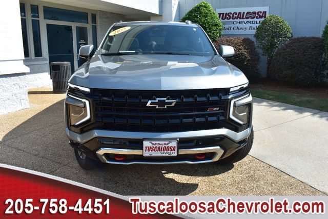 Used 2025 Chevrolet Suburban Z71 w/ Comfort Package AWD/4WD image 4
