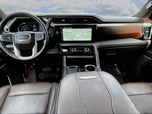 Used 2024 GMC Sierra 2500 Denali w/ Denali Reserve Package AWD/4WD image 10