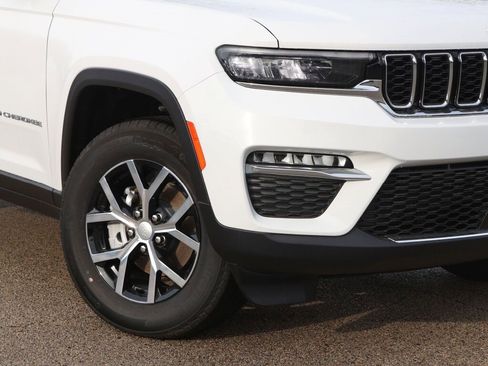 New 2025 Jeep Grand Cherokee Limited w/ MOPAR Finishing Package image 3