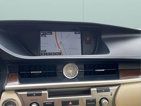 Used 2015 Lexus ES 350 w/ Ultra Luxury Package FWD image 22