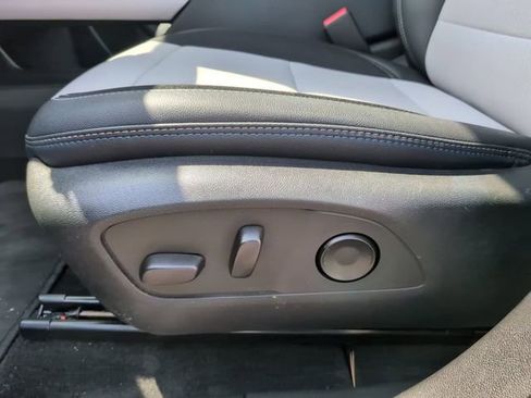 Used 2025 Chevrolet Equinox EV LT w/ Convenience Package FWD image 15