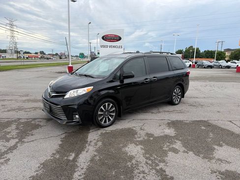 Used 2019 Toyota Sienna XLE w/ XLE Navigation Package AWD/4WD image 7