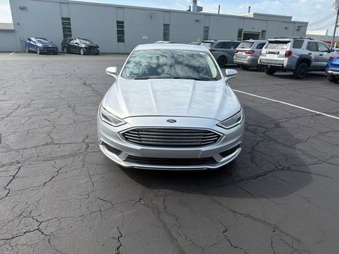 Used 2018 Ford Fusion SE w/ Fusion SE Technology Package FWD image 3