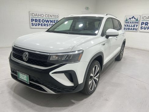Used 2024 Volkswagen Taos SE FWD image 4