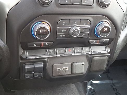 Used 2021 Chevrolet Silverado 2500 LT w/ Convenience Package image 13